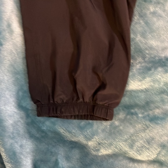 Lululemon Black Size 6 Joggers - 7/8 length - Picture 2 of 7